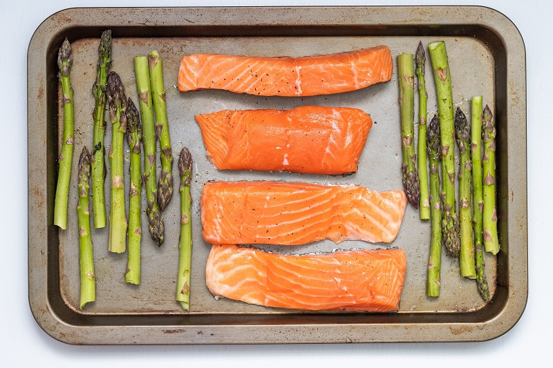Grilled salmon and asparagus